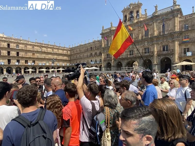Foto 10 - Ba&ntilde;o de masas de Santiago Abascal en la Plaza Mayor