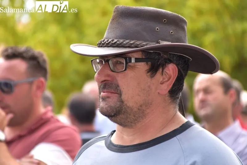 Ganaderos manifestándose a las puertas de la Delegación Territorial de la Junta en Salamanca
