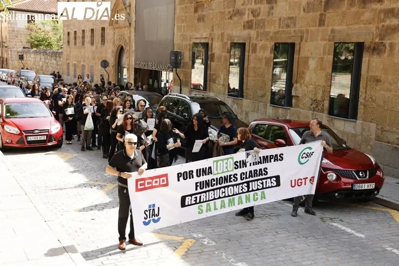 Manifestación de profesionales de Justicia de Salamanca en la plaza de Colón. Foto de David Sañudo