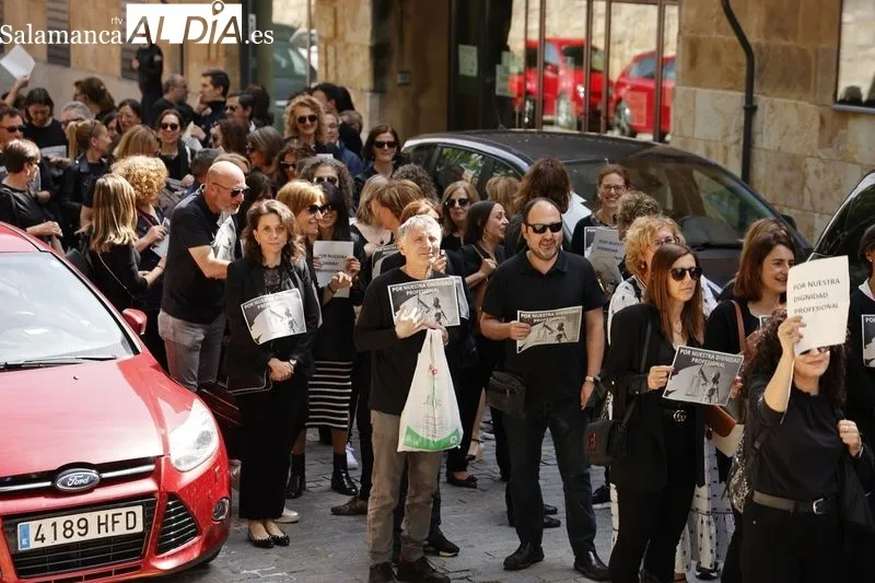 Manifestación de profesionales de Justicia de Salamanca en la plaza de Colón. Foto de David Sañudo