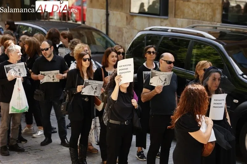 Manifestación de profesionales de Justicia de Salamanca en la plaza de Colón. Foto de David Sañudo