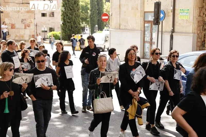 Manifestación de profesionales de Justicia de Salamanca en la plaza de Colón. Foto de David Sañudo