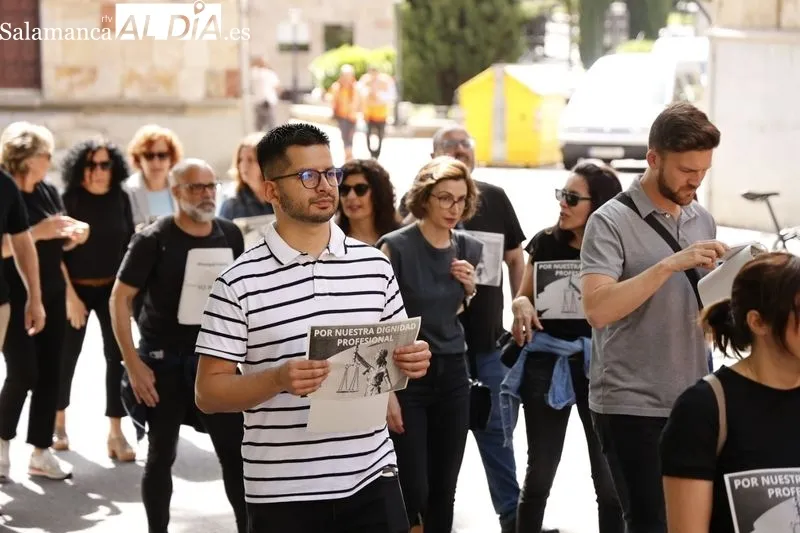 Manifestación de profesionales de Justicia de Salamanca en la plaza de Colón. Foto de David Sañudo