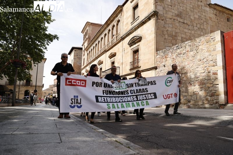 Manifestación de profesionales de Justicia de Salamanca en la plaza de Colón. Foto de David Sañudo