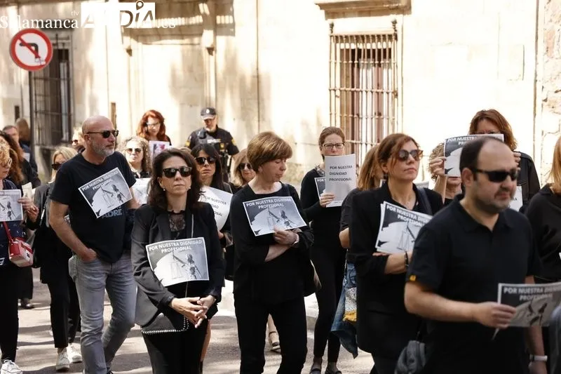 Manifestación de profesionales de Justicia de Salamanca en la plaza de Colón. Foto de David Sañudo