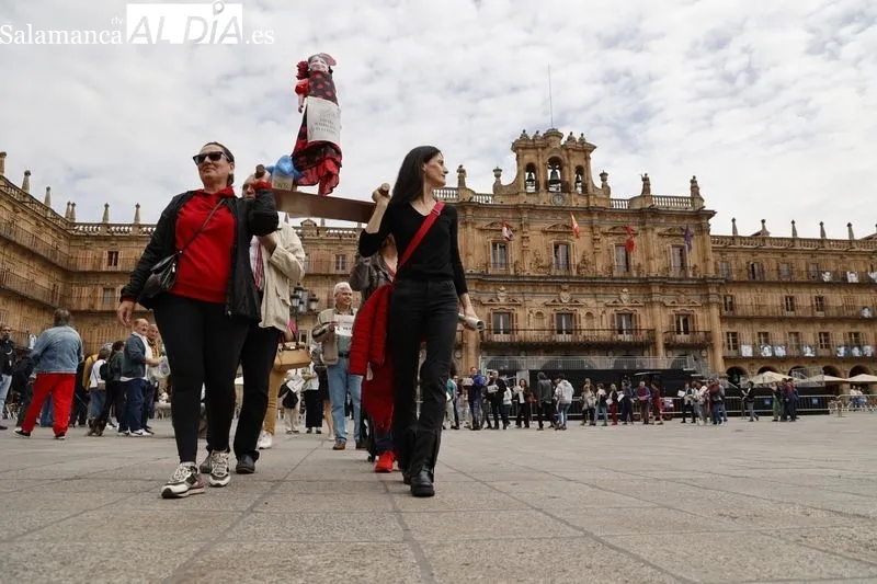 Manifestación de trabajadores de Justicia en la Plaza Mayor de Salamanca. Foto de David Sañudo
