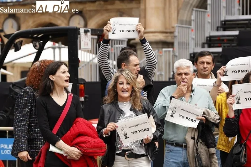 Manifestación de trabajadores de Justicia en la Plaza Mayor de Salamanca. Foto de David Sañudo