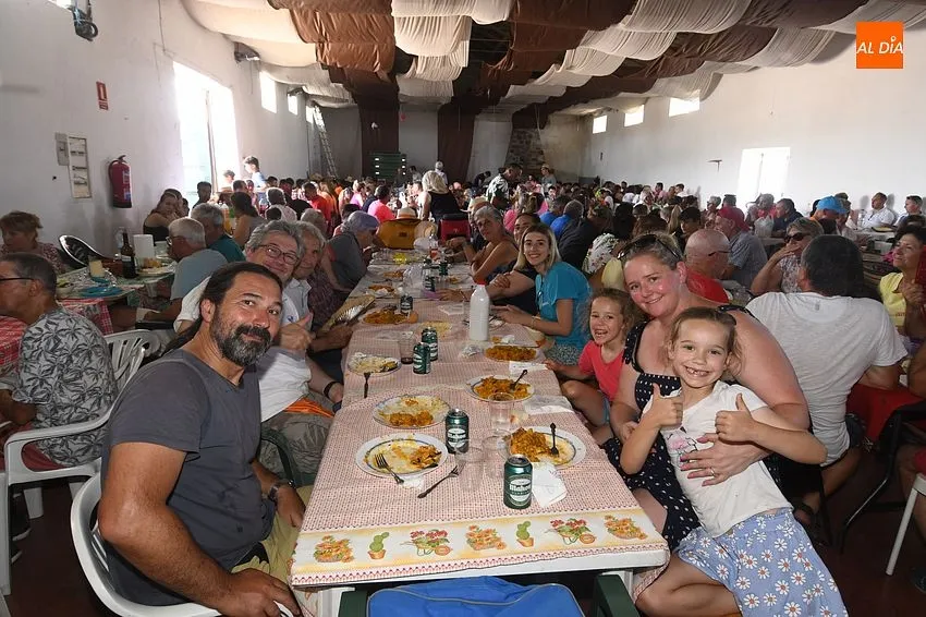 COmida popular en Robleda fiestas de San Juan/ Fotos: Adrián M.Pastor