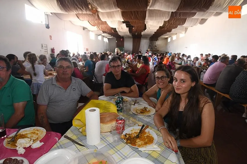 COmida popular en Robleda fiestas de San Juan/ Fotos: Adrián M.Pastor