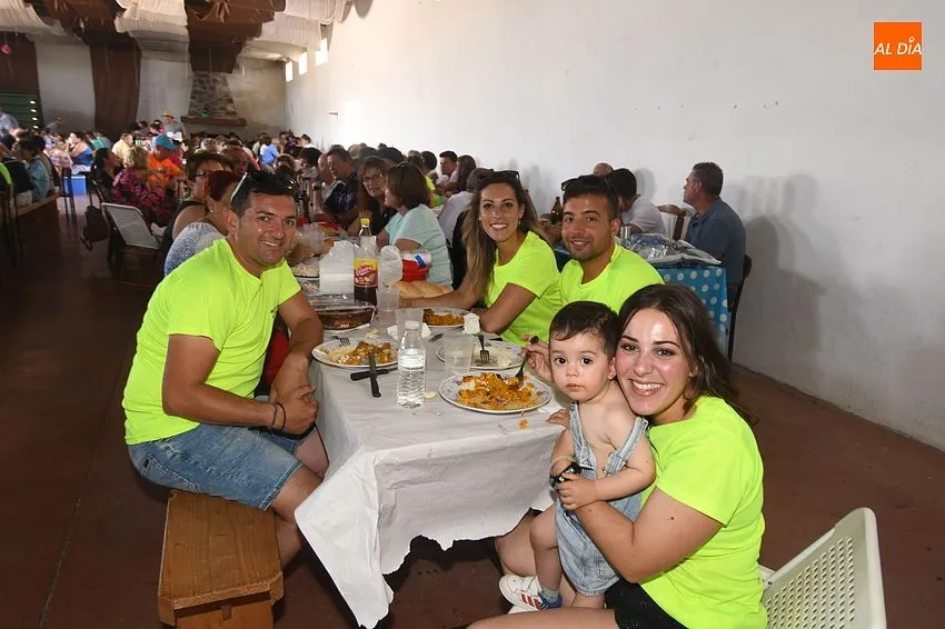 COmida popular en Robleda fiestas de San Juan/ Fotos: Adrián M.Pastor