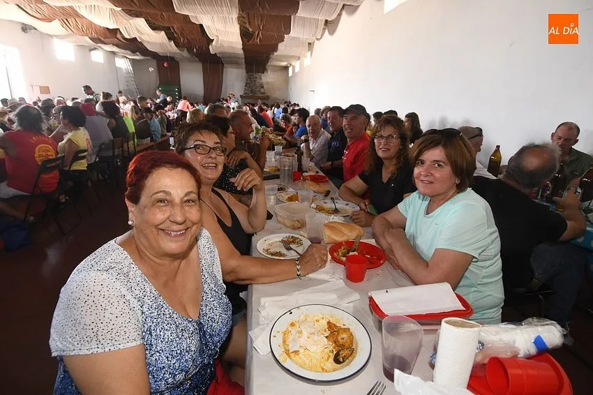 COmida popular en Robleda fiestas de San Juan/ Fotos: Adrián M.Pastor