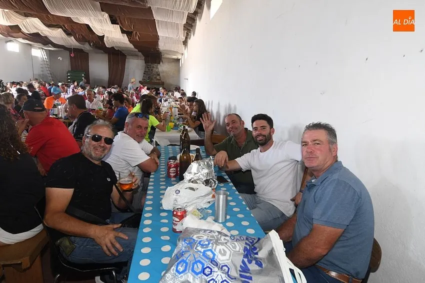 COmida popular en Robleda fiestas de San Juan/ Fotos: Adrián M.Pastor