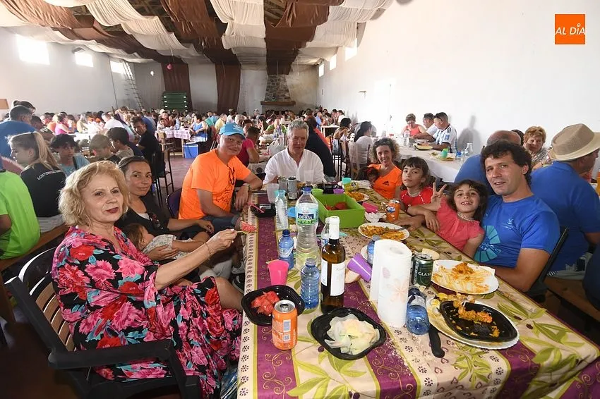 COmida popular en Robleda fiestas de San Juan/ Fotos: Adrián M.Pastor
