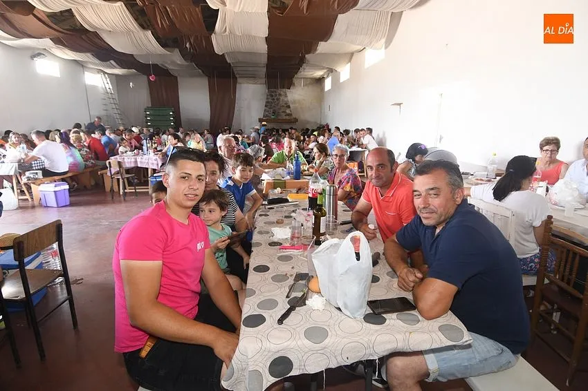 COmida popular en Robleda fiestas de San Juan/ Fotos: Adrián M.Pastor