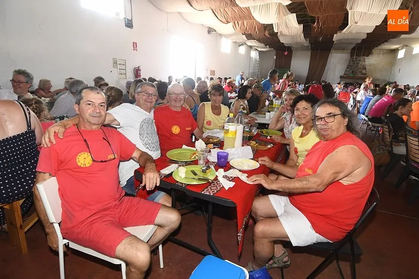 COmida popular en Robleda fiestas de San Juan/ Fotos: Adrián M.Pastor