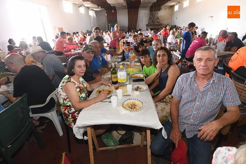 COmida popular en Robleda fiestas de San Juan/ Fotos: Adrián M.Pastor