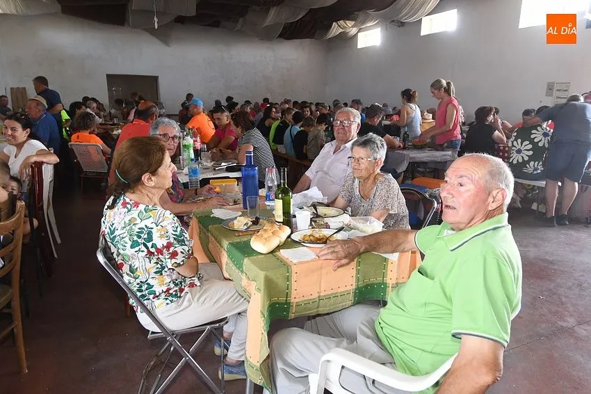 COmida popular en Robleda fiestas de San Juan/ Fotos: Adrián M.Pastor