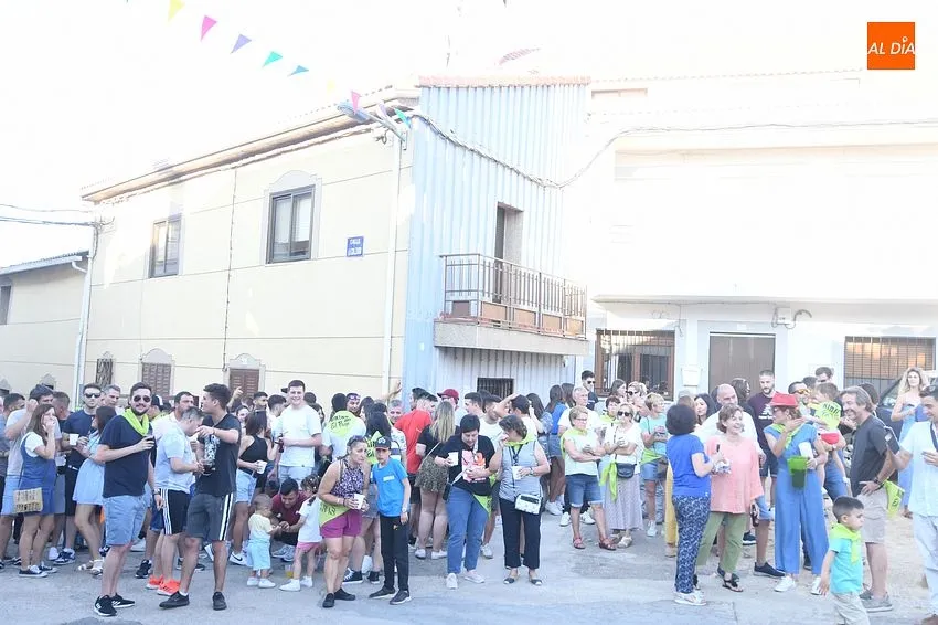 Izado de la 'Viga' en la tarde vespertina de San Juan / Fotos: Adrián M. Pastor