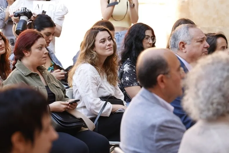 Presentación, en el Patio Chico, de una nueva edición del programa Salamanca Plazas y Patios con el alcalde, Carlos García Carbayo, y los artistas participantes. Fotos de David Sañudo