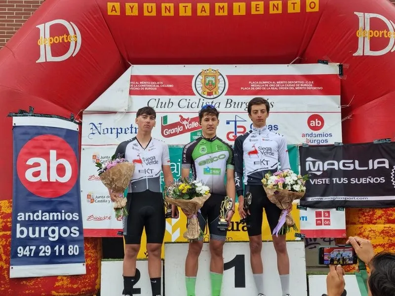 Ciclistas del Promesal en Burgos