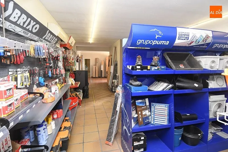 Ferretería a disposición de profesionales y público en general