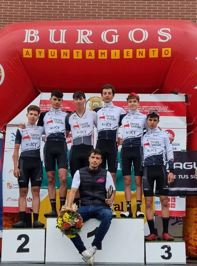 Ciclistas del Promesal en Burgos