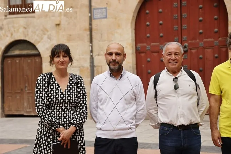 Presentación en la plaza Sexmeros de los candidatos de Salamanca al Congreso y al Senado por España Vaciada. Foto de David Sañudo
