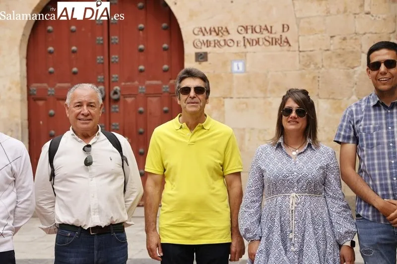 Presentación en la plaza Sexmeros de los candidatos de Salamanca al Congreso y al Senado por España Vaciada. Foto de David Sañudo