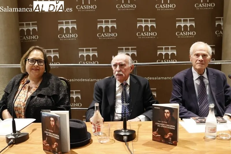 Gran afluencia de público en la presentación del libro 'Concordia y Discordia del género humano' | FOTOS: David Sañudo 