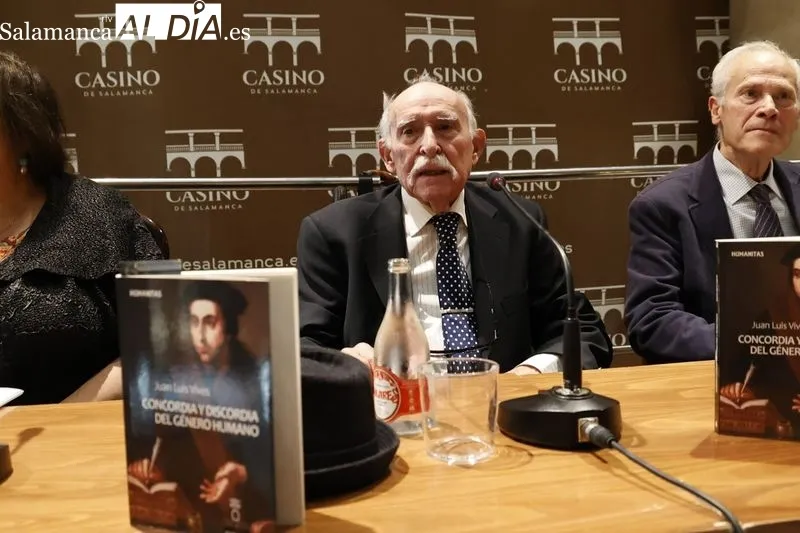 Gran afluencia de público en la presentación del libro 'Concordia y Discordia del género humano' | FOTOS: David Sañudo 