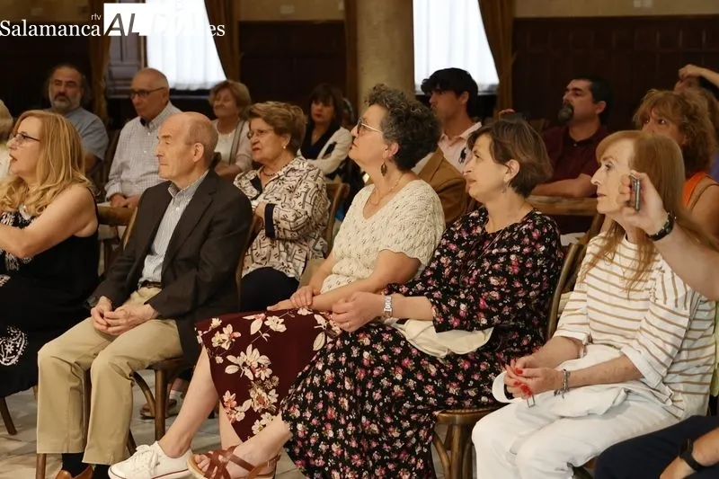 Gran afluencia de público en la presentación del libro 'Concordia y Discordia del género humano' | FOTOS: David Sañudo 