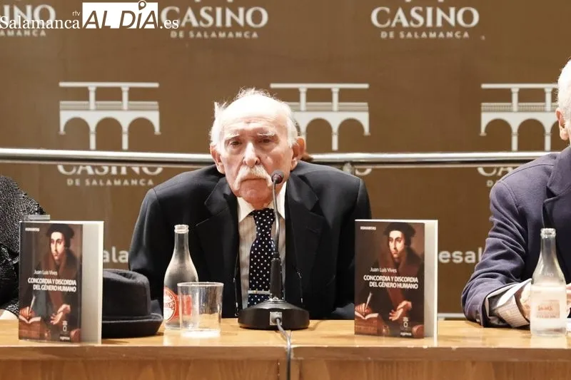 Gran afluencia de público en la presentación del libro 'Concordia y Discordia del género humano' | FOTOS: David Sañudo 