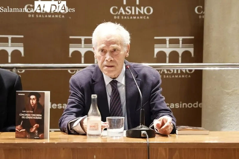 Gran afluencia de público en la presentación del libro 'Concordia y Discordia del género humano' | FOTOS: David Sañudo 