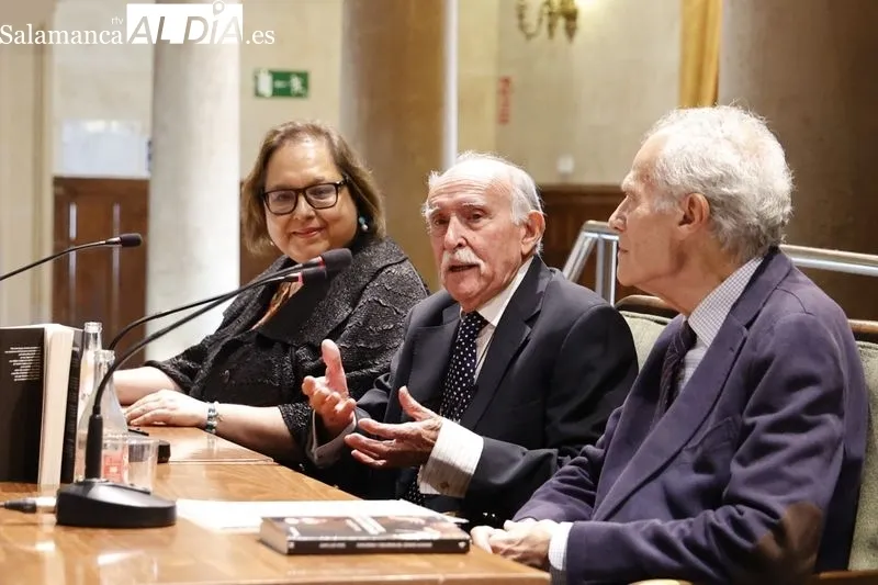 Gran afluencia de público en la presentación del libro 'Concordia y Discordia del género humano' | FOTOS: David Sañudo 