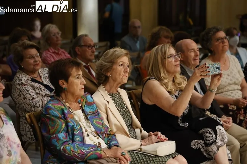 Gran afluencia de público en la presentación del libro 'Concordia y Discordia del género humano' | FOTOS: David Sañudo 