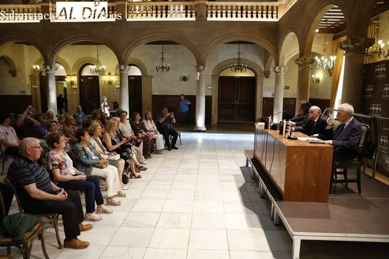 Gran afluencia de público en la presentación del libro 'Concordia y Discordia del género humano' | FOTOS: David Sañudo 