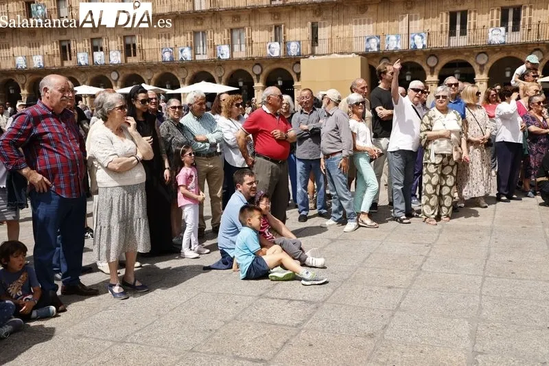 Pasacalles de folclore Charro en la Plaza Mayor de Salamanca. Foto de David Sañudo