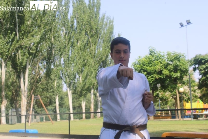 Oliver Fernández, el karateca albense que se ha proclamado campeón regional 
