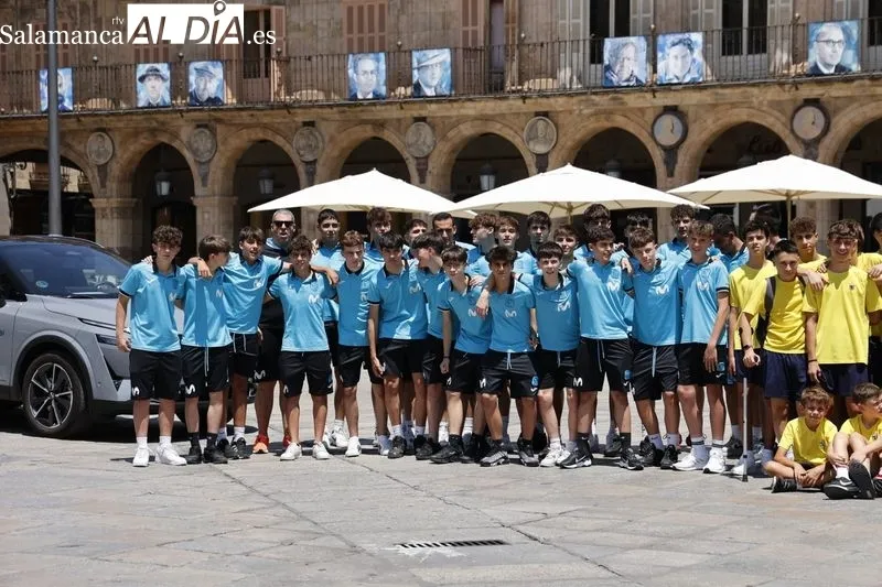 Presentación en la Plaza Mayor del VII Torneo Internacional de Fútbol Sala ‘Ciudad de Salamanca’. Foto de David Sañudo