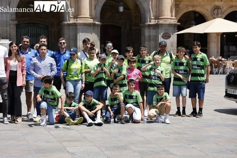 Presentación en la Plaza Mayor del VII Torneo Internacional de Fútbol Sala ‘Ciudad de Salamanca’. Foto de David Sañudo