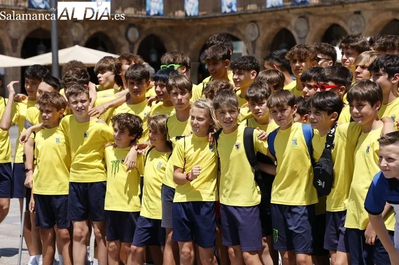 Presentación en la Plaza Mayor del VII Torneo Internacional de Fútbol Sala ‘Ciudad de Salamanca’. Foto de David Sañudo