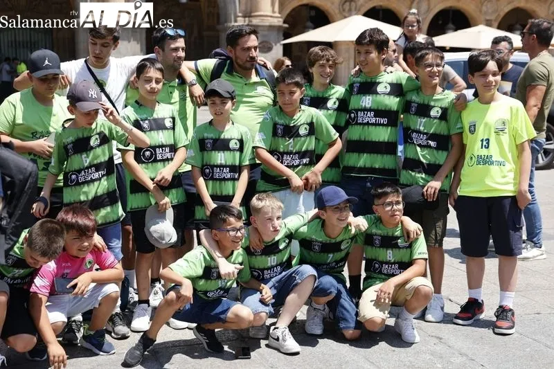 Presentación en la Plaza Mayor del VII Torneo Internacional de Fútbol Sala ‘Ciudad de Salamanca’. Foto de David Sañudo
