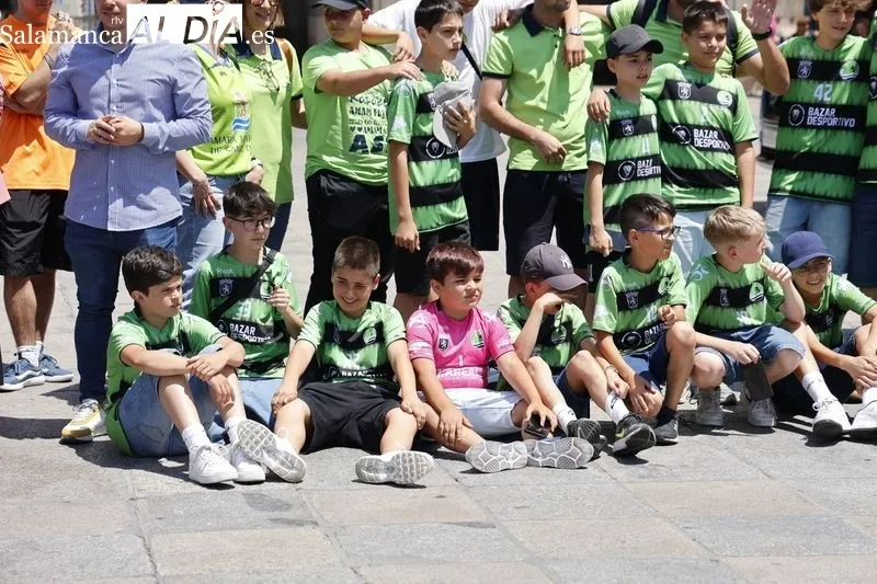 Presentación en la Plaza Mayor del VII Torneo Internacional de Fútbol Sala ‘Ciudad de Salamanca’. Foto de David Sañudo