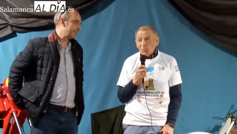 Foto 2 - Emotivo homenaje de los vespineros y de San Felices de los Gallegos a Vicente Carranza