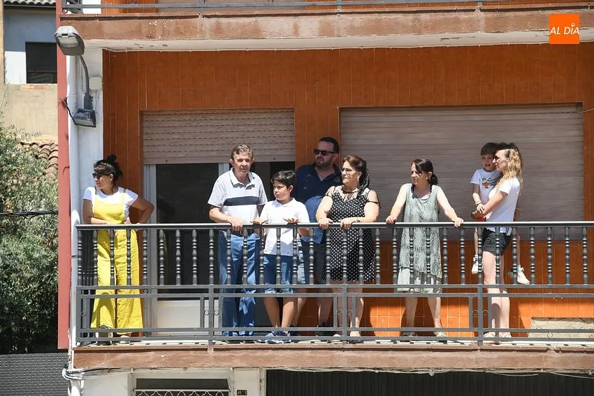 Foto 11 - Numerosos j&oacute;venes se miden en las calles de El Payo a las vaquillas con mucho calor