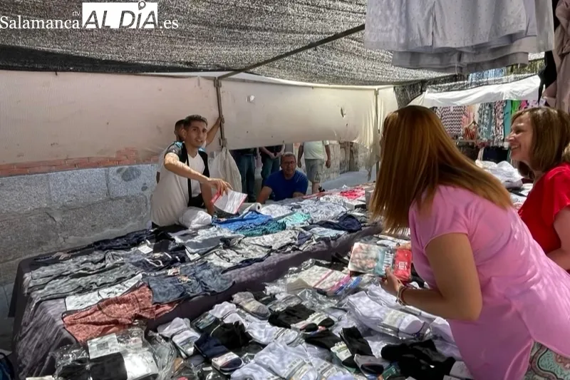 Virginia Barcones visitaba este jueves el mercado semanal en Peñaranda