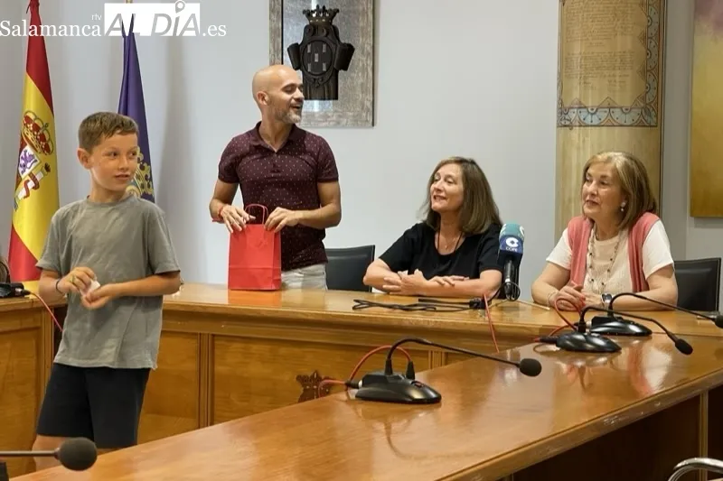 Foto 2 - Alba Mart&iacute;n y Ra&uacute;l Nieto reinaran en la primera corte infantil de ni&ntilde;os y ni&ntilde;as en las Ferias y Fiestas 2023