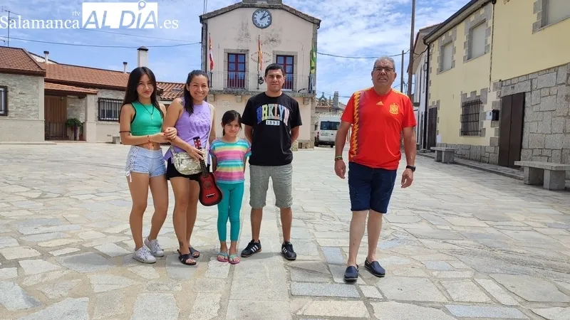 Peralejos de Abajo lucha contra la despoblación con la acogida de una nueva familia de inmigrantes sudamericanos / CORRAL