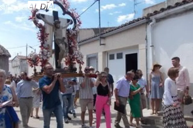 Villoruela ha honrado este domingo al Cristo de la Esperanza y la Virgen del Carmen