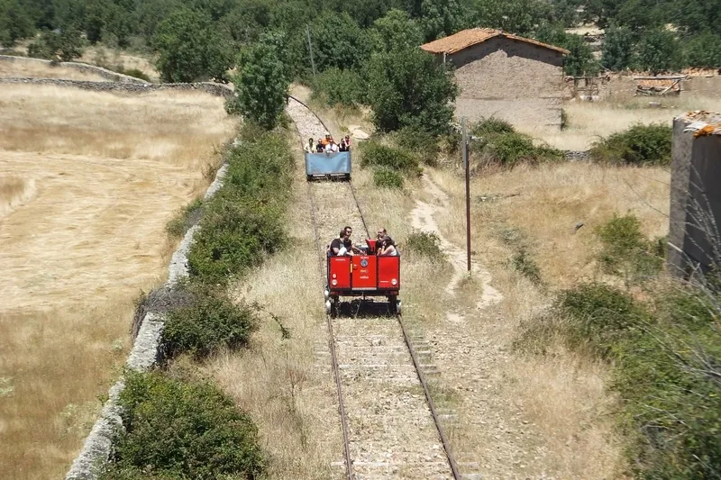 La salida se dará a las 9.30 horas en la estación de La Fuente, y en la estación de Boada habrá vehículos que podrían recorrer la vía con fines turisticos  